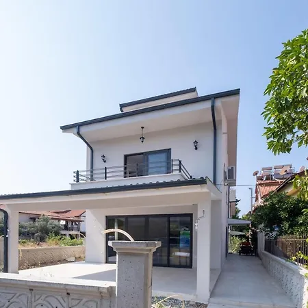 Central Villa Near Sea With Balcony In Fethiye
